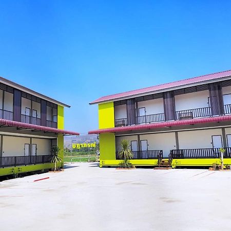 Chadaporn Mae Chaem Hotel Екстериор снимка